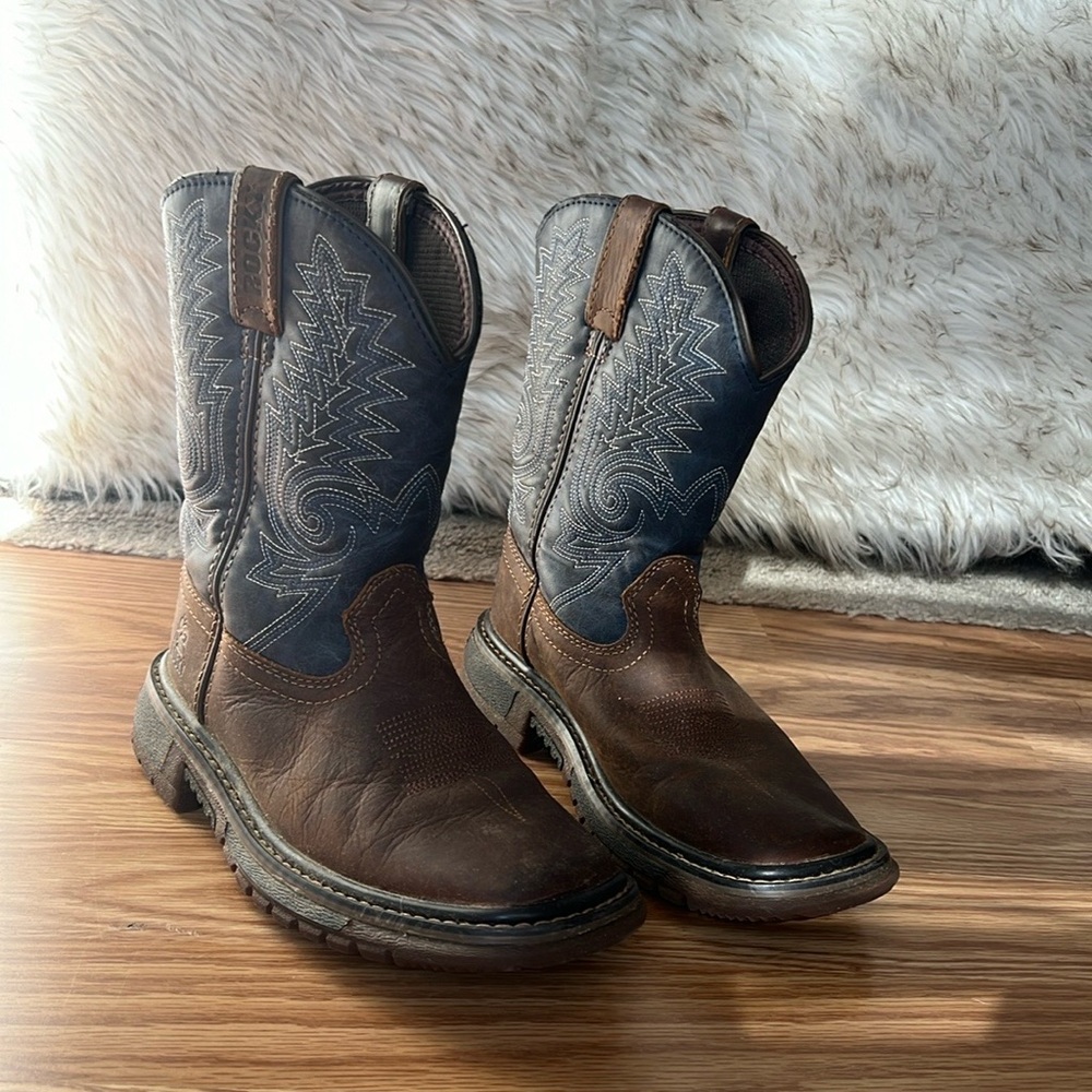 Boys size 13.5 ROCKY cowboy boots